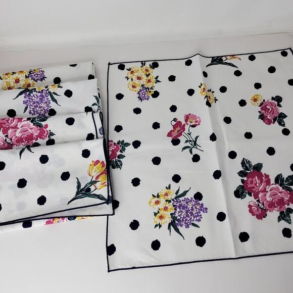 4  Pc Set of 4 Cotton Floral and polka Dot Cloth napkins Great condition - Picture 1 of 4